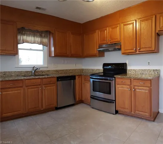 $1,695 | 2538 Cottage Place, Greensboro, NC 27455