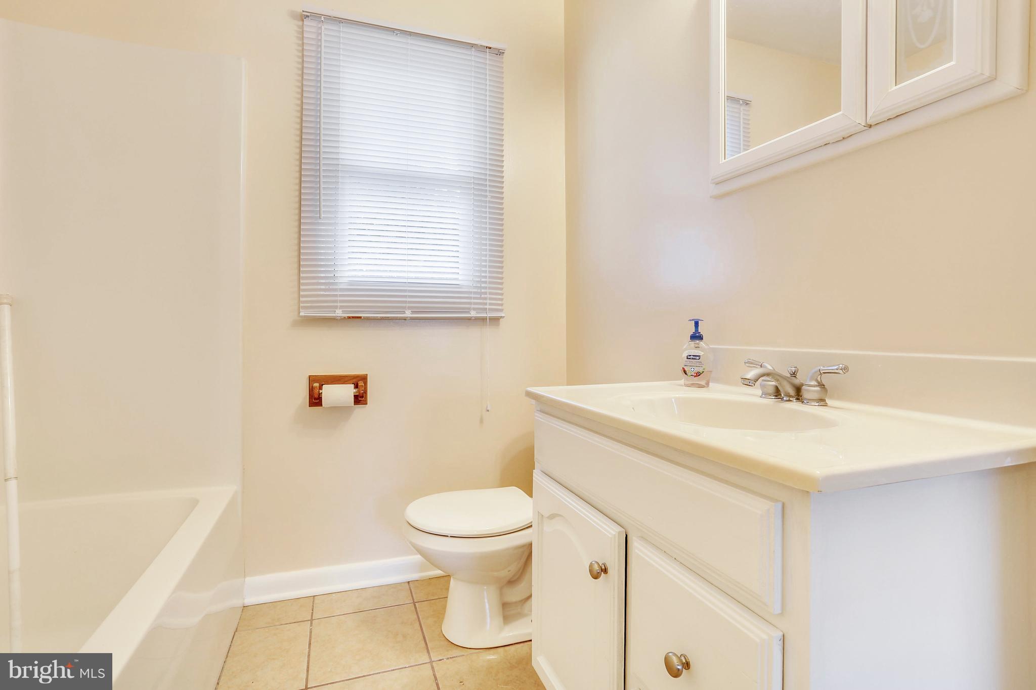 8531 Creek Road Pasadena, MD 21122 - Photo 14 of 29 Main Floor Full Bath