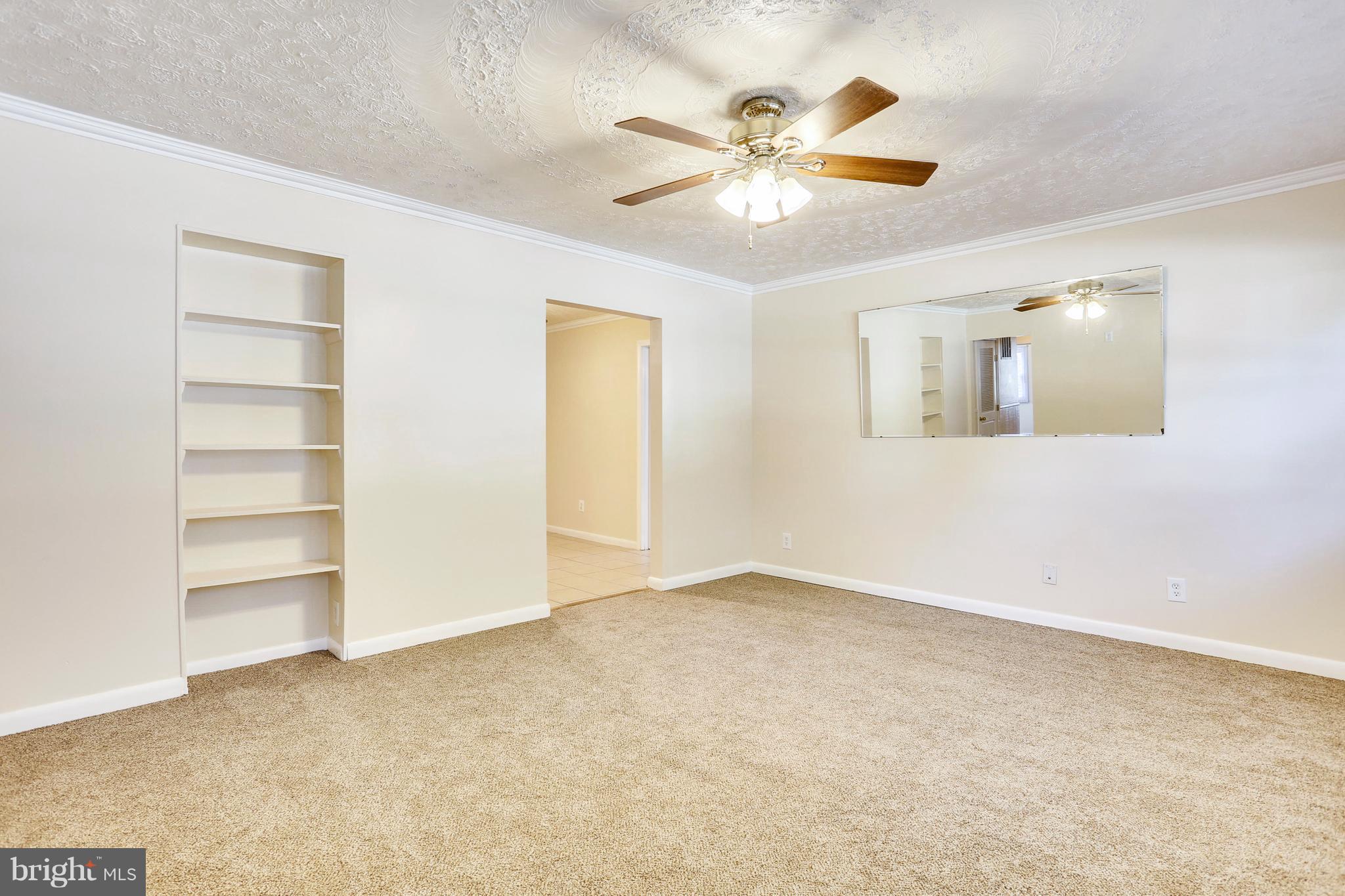 8531 Creek Road Pasadena, MD 21122 - Photo 21 of 29 Living Room
