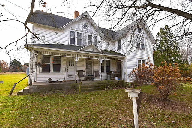 $330,000 | W10523 County Rd C, Hancock, WI 54943