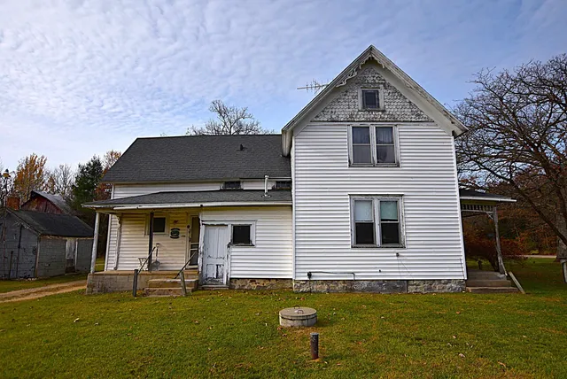 $330,000 | W10523 County Rd C, Hancock, WI 54943