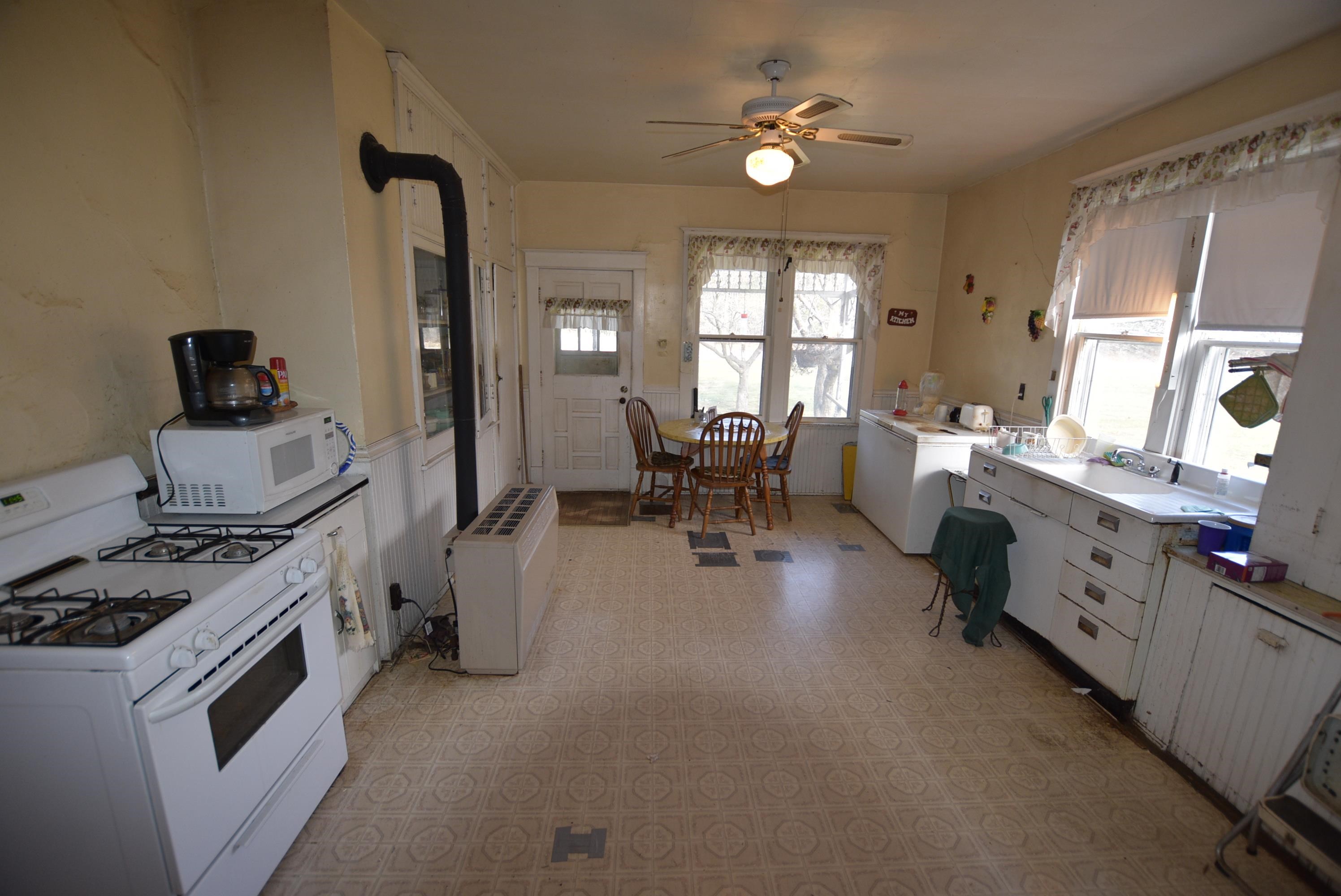 W10523 County Rd C Hancock, WI 54943 - Photo 2 of 28