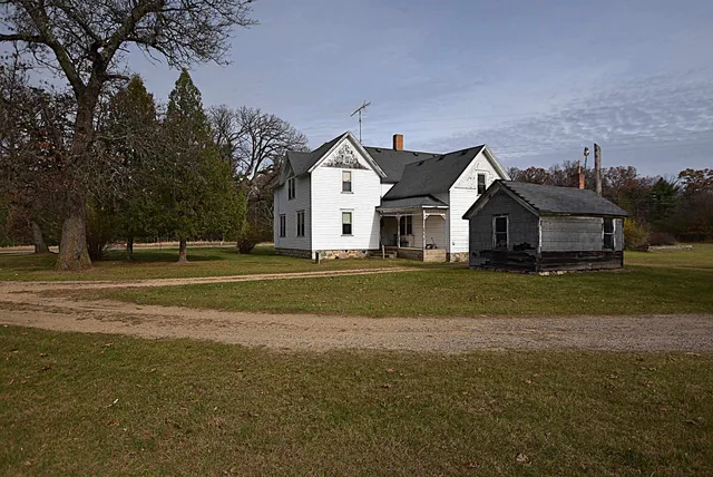 $330,000 | W10523 County Rd C, Hancock, WI 54943