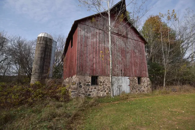 $330,000 | W10523 County Rd C, Hancock, WI 54943