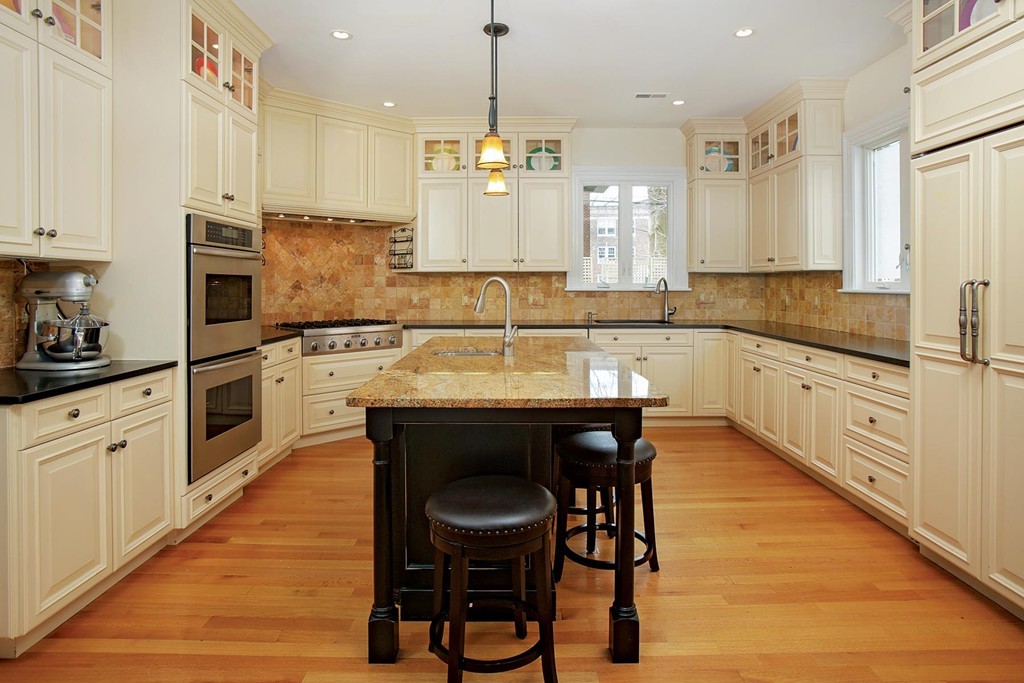 48 Manchester Road Brookline, MA 02446 - Photo 5 of 17