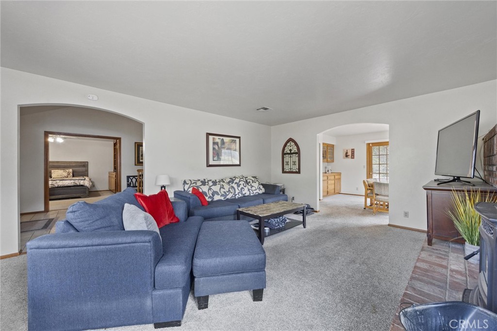 3512 McCray Road Mountain Mesa, CA 93240 - Photo 19 of 60 a living room with furniture and a flat screen tv