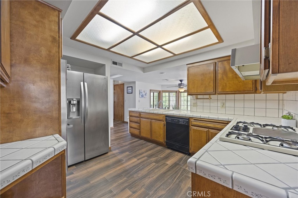 3512 McCray Road Mountain Mesa, CA 93240 - Photo 28 of 60 a kitchen with a stove and a refrigerator