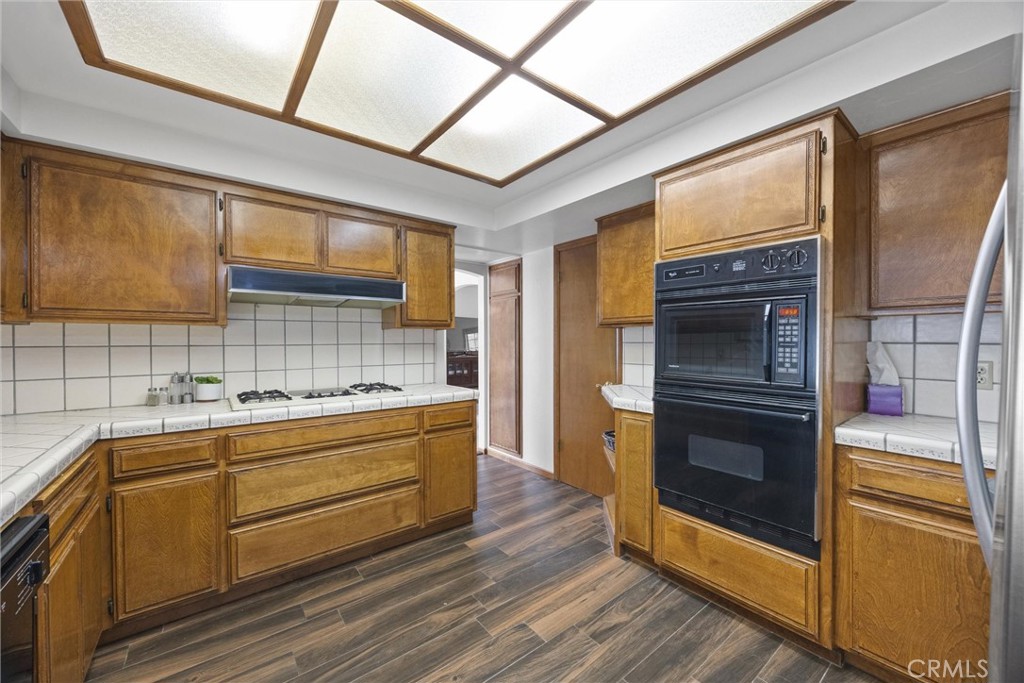 3512 McCray Road Mountain Mesa, CA 93240 - Photo 29 of 60 a kitchen with a stove oven and sink