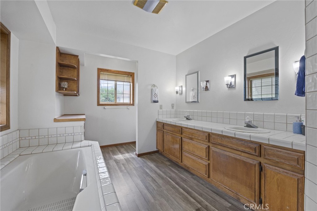 3512 McCray Road Mountain Mesa, CA 93240 - Photo 43 of 60 a bathroom with a tub sink and mirror