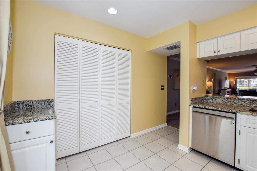 208 Cerromar Way South, Unit 26 Venice, FL 34293 - Photo 10 of 63