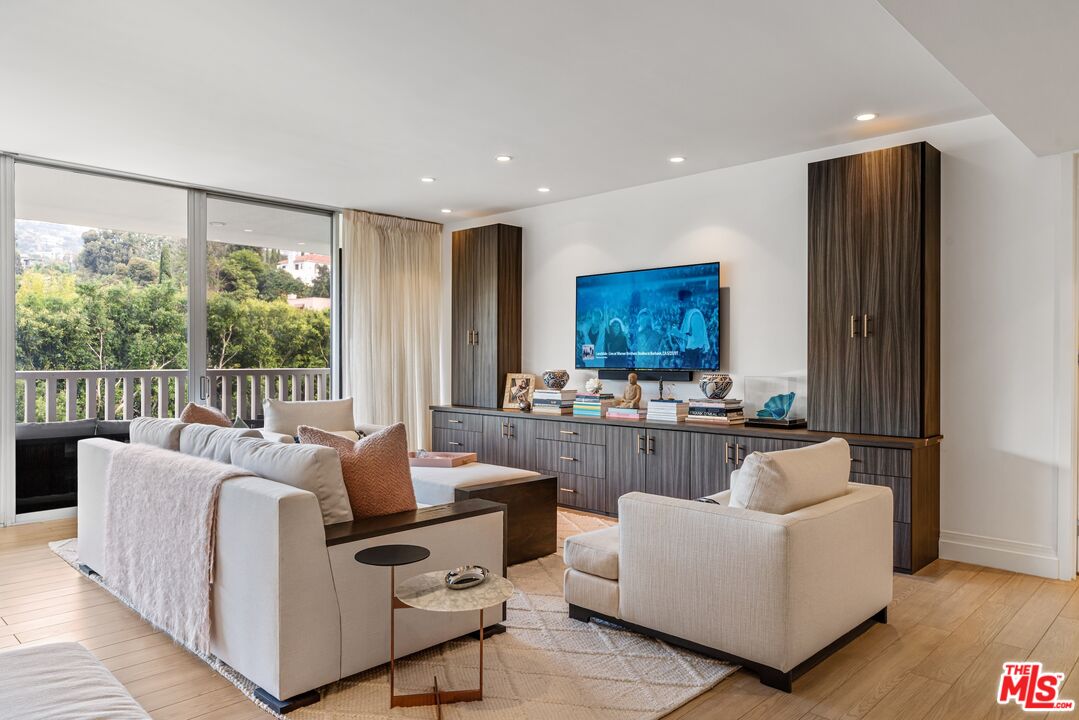 9255 Doheny Road, Unit 703 West Hollywood, CA 90069 - Photo 5 of 28
