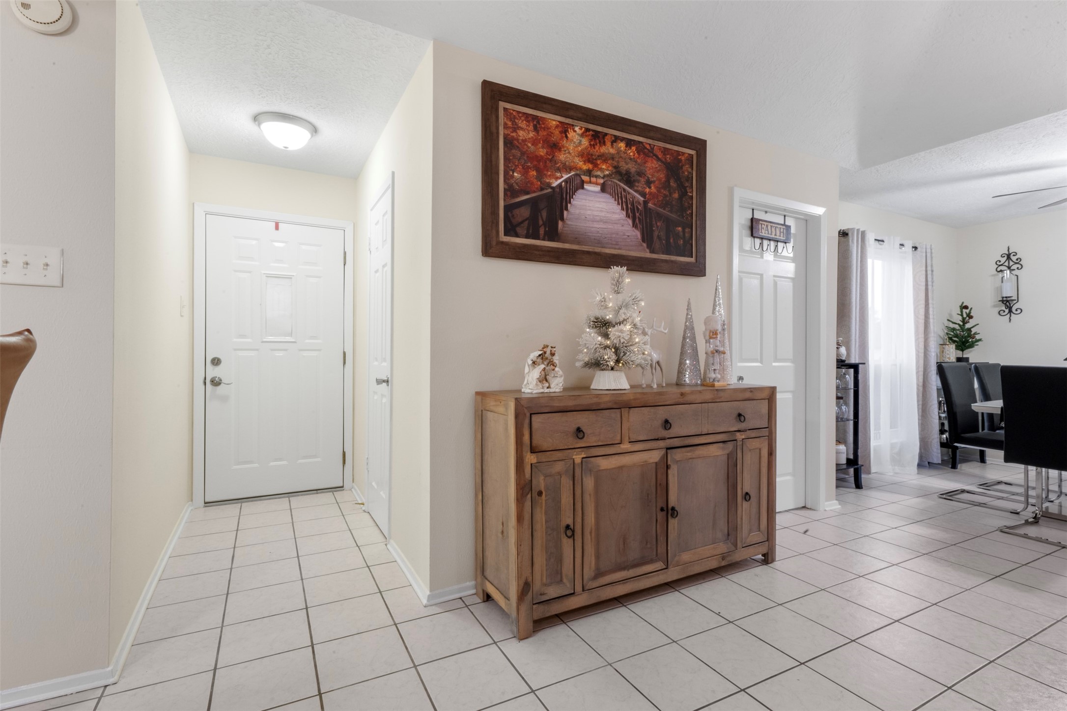 1114 Poppets Way Crosby, TX 77532 - Photo 13 of 48 Front door / foyer / utility room