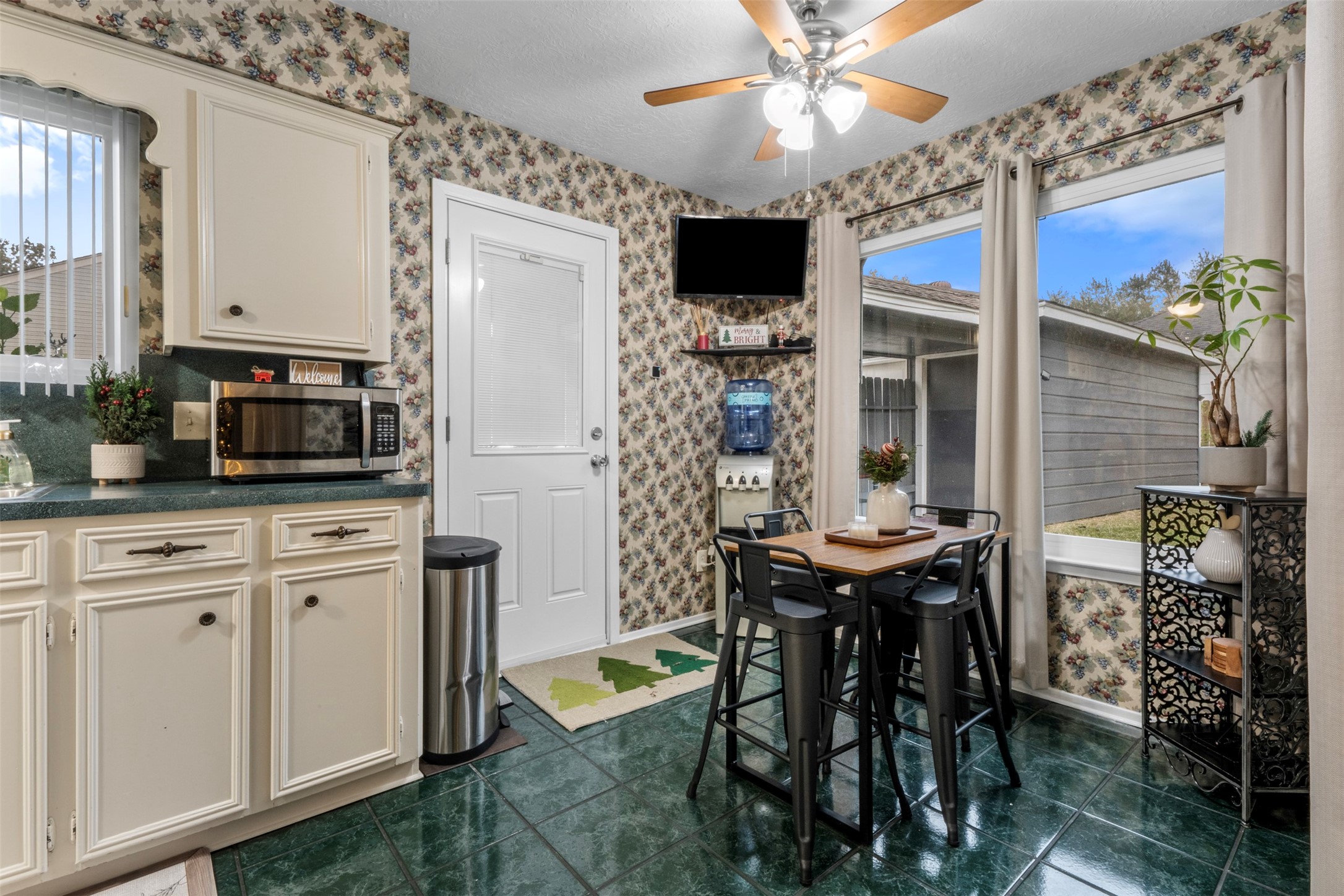 1114 Poppets Way Crosby, TX 77532 - Photo 21 of 48 Bright and inviting breakfast nook