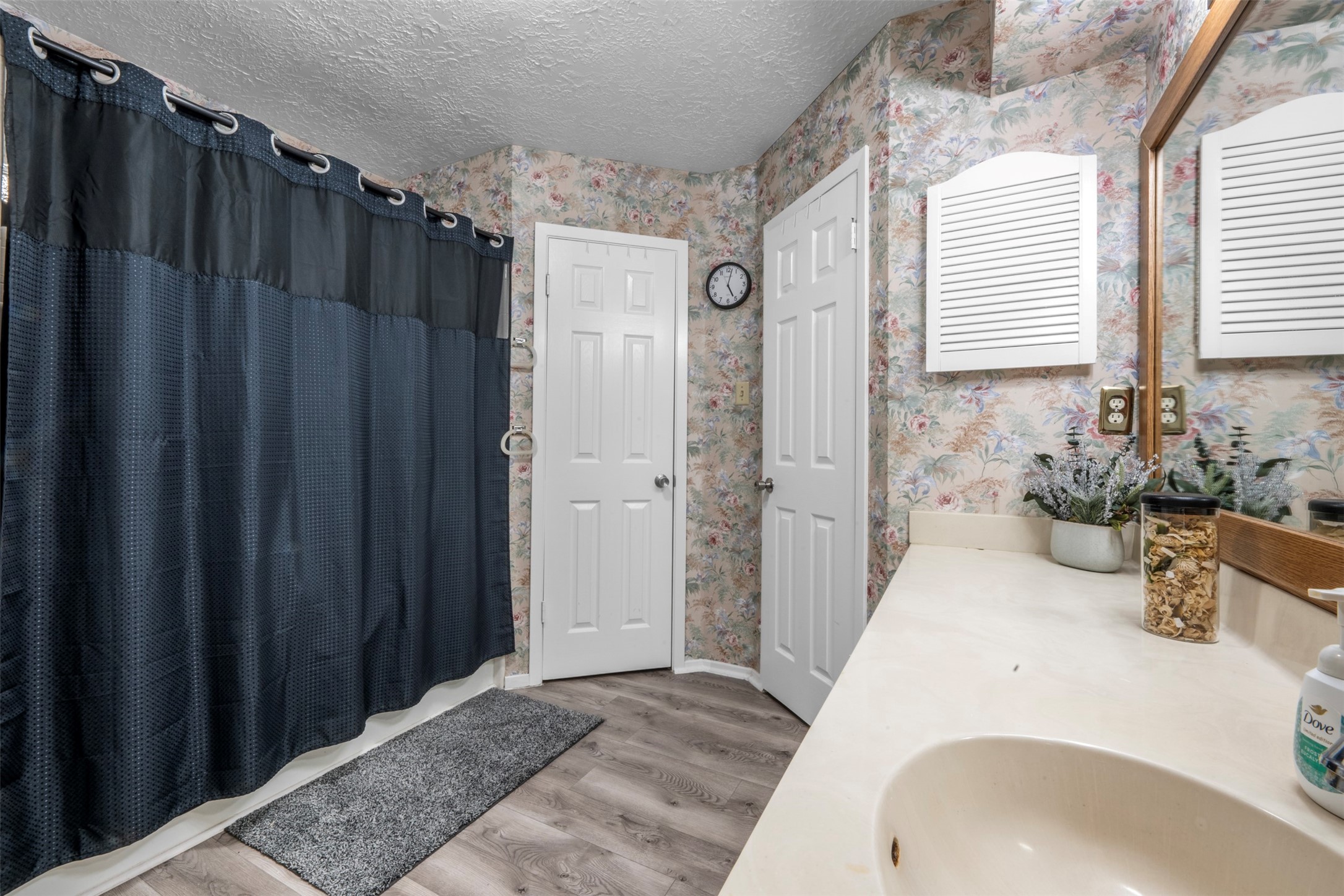 1114 Poppets Way Crosby, TX 77532 - Photo 26 of 48 Primary bathroom retreat offering luxury and convenience.