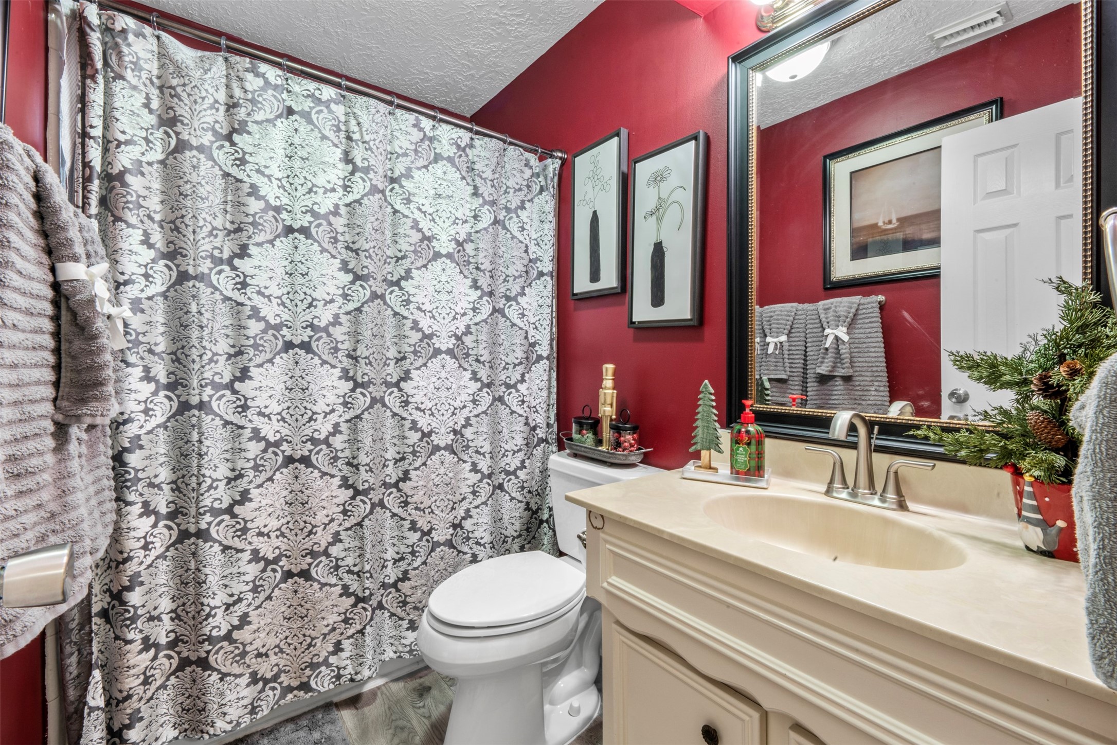 1114 Poppets Way Crosby, TX 77532 - Photo 27 of 48 Guest Bath