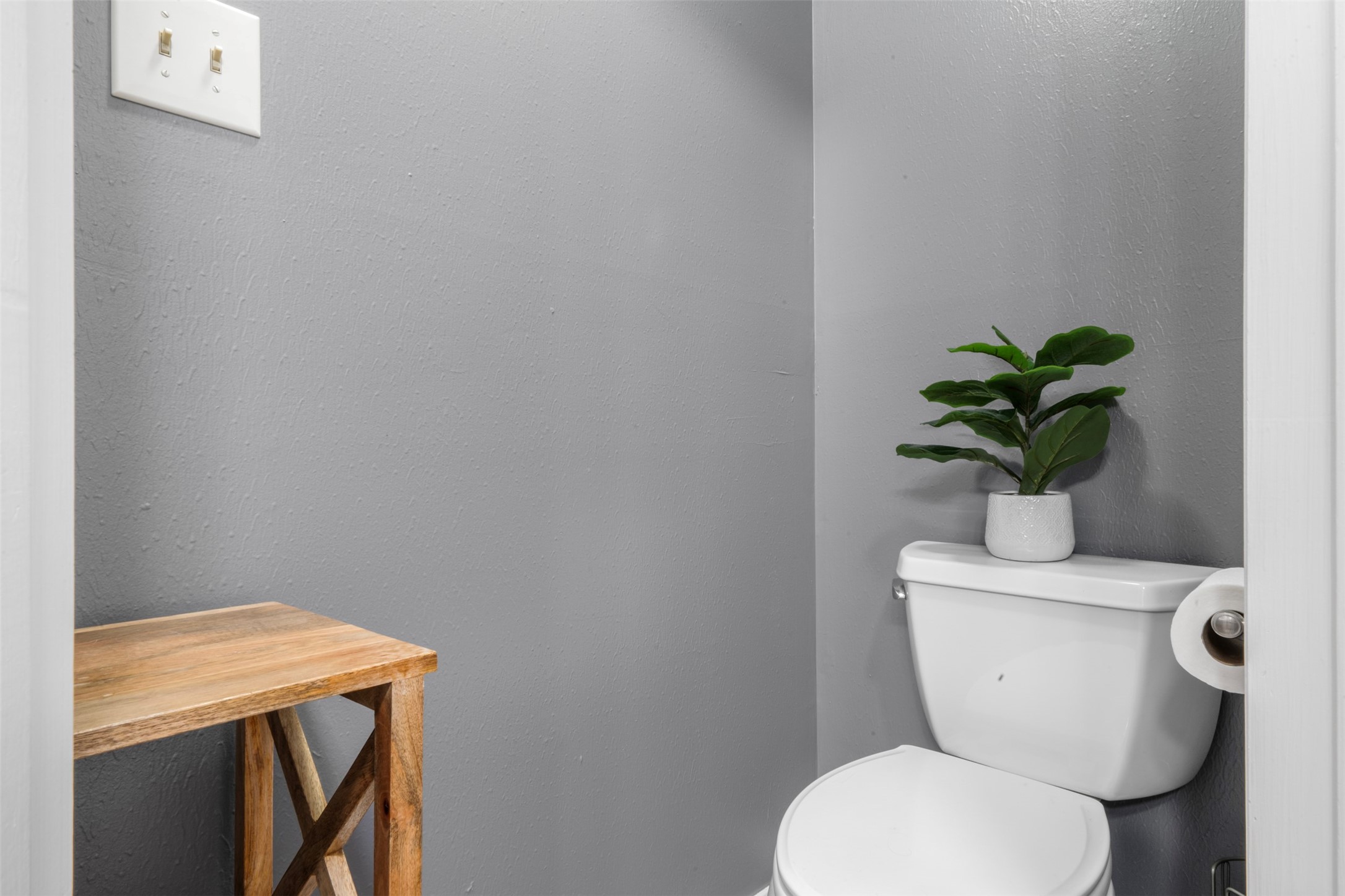 1114 Poppets Way Crosby, TX 77532 - Photo 28 of 48 Primary bath - Private Toilet