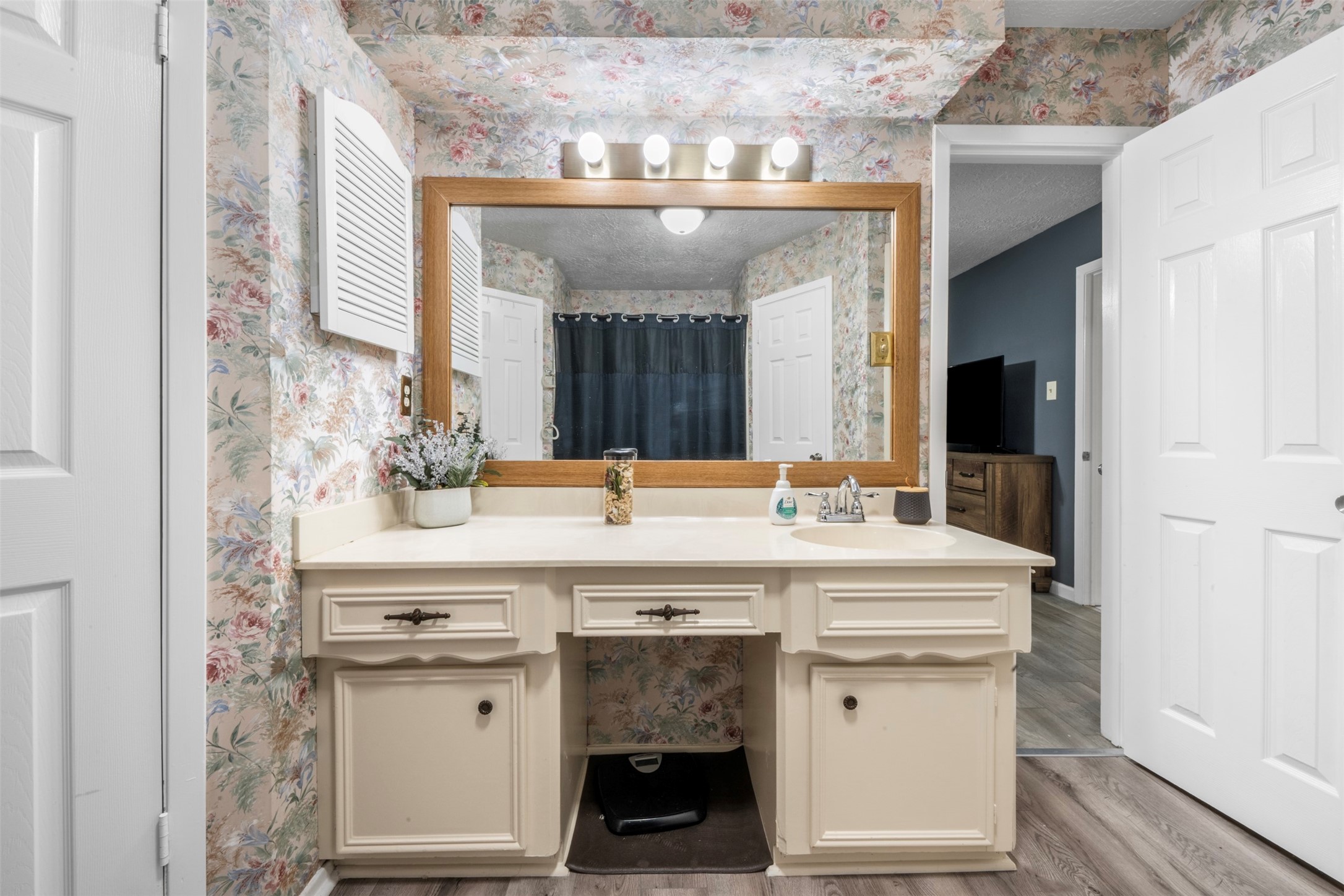 1114 Poppets Way Crosby, TX 77532 - Photo 29 of 48 Vanity/Sink Area in Primary bath