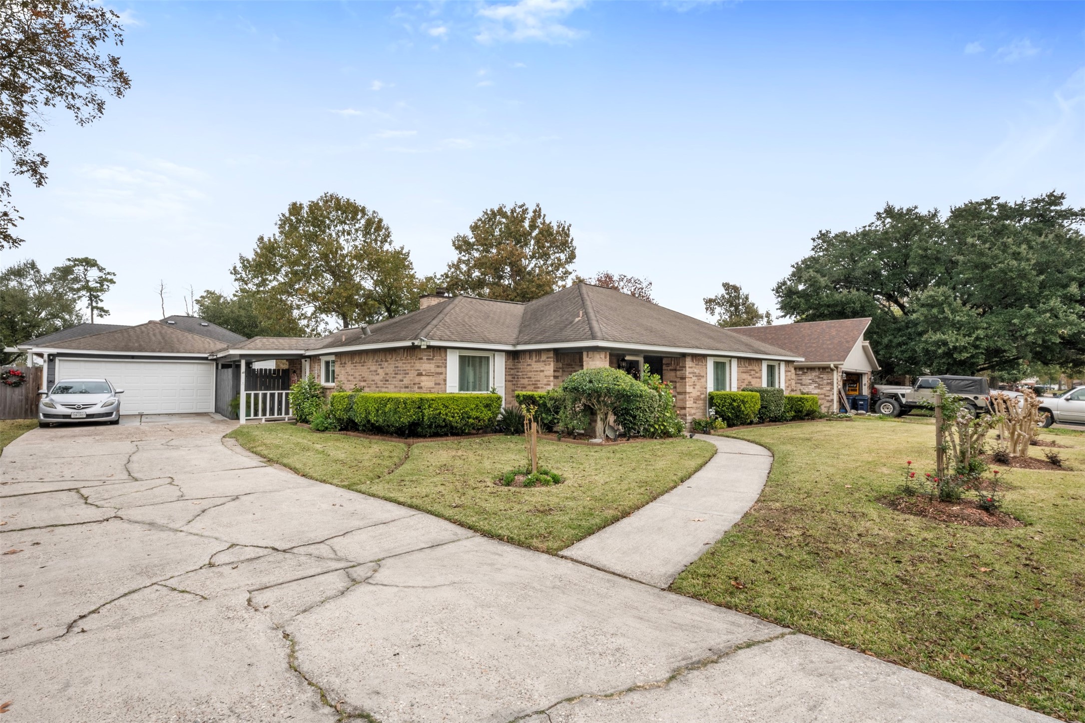 1114 Poppets Way Crosby, TX 77532 - Photo 4 of 48 Oversized driveway, perfect for guest, events & entertaining.