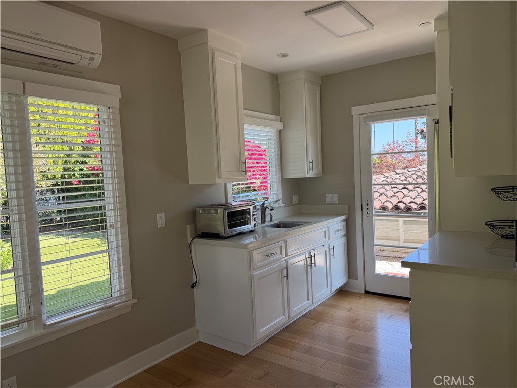 305 West Kenneth Road Glendale, CA 91202 - Photo 10 of 14