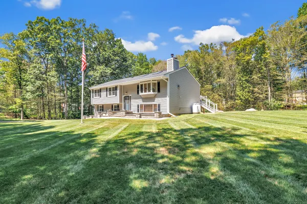 $3,700 | 21 Greenbriar Road, Oxford, CT 06478