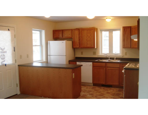 52 Chester Street Springfield, MA 01105 - Photo 3 of 7 Gallery Image 3