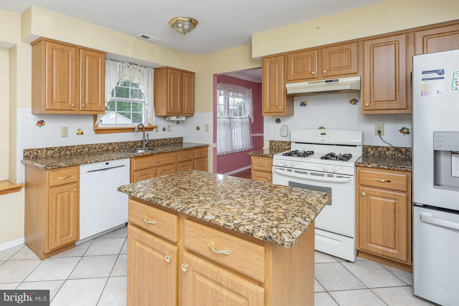 27 Trapper Road Sewell, NJ 08080 - Photo 6 of 22