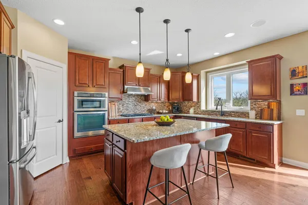 $925,000 | 14905 59th Avenue North, Plymouth, MN 55446