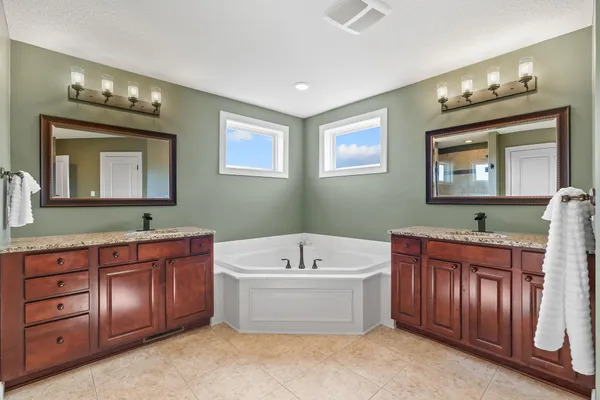 $925,000 | 14905 59th Avenue North, Plymouth, MN 55446