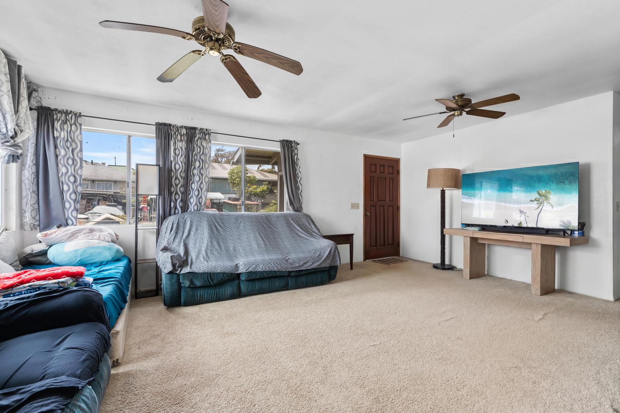 54-382 Union Mill Road Kapaau, HI 96755 - Photo 17 of 28 a living room with furniture and a flat screen tv