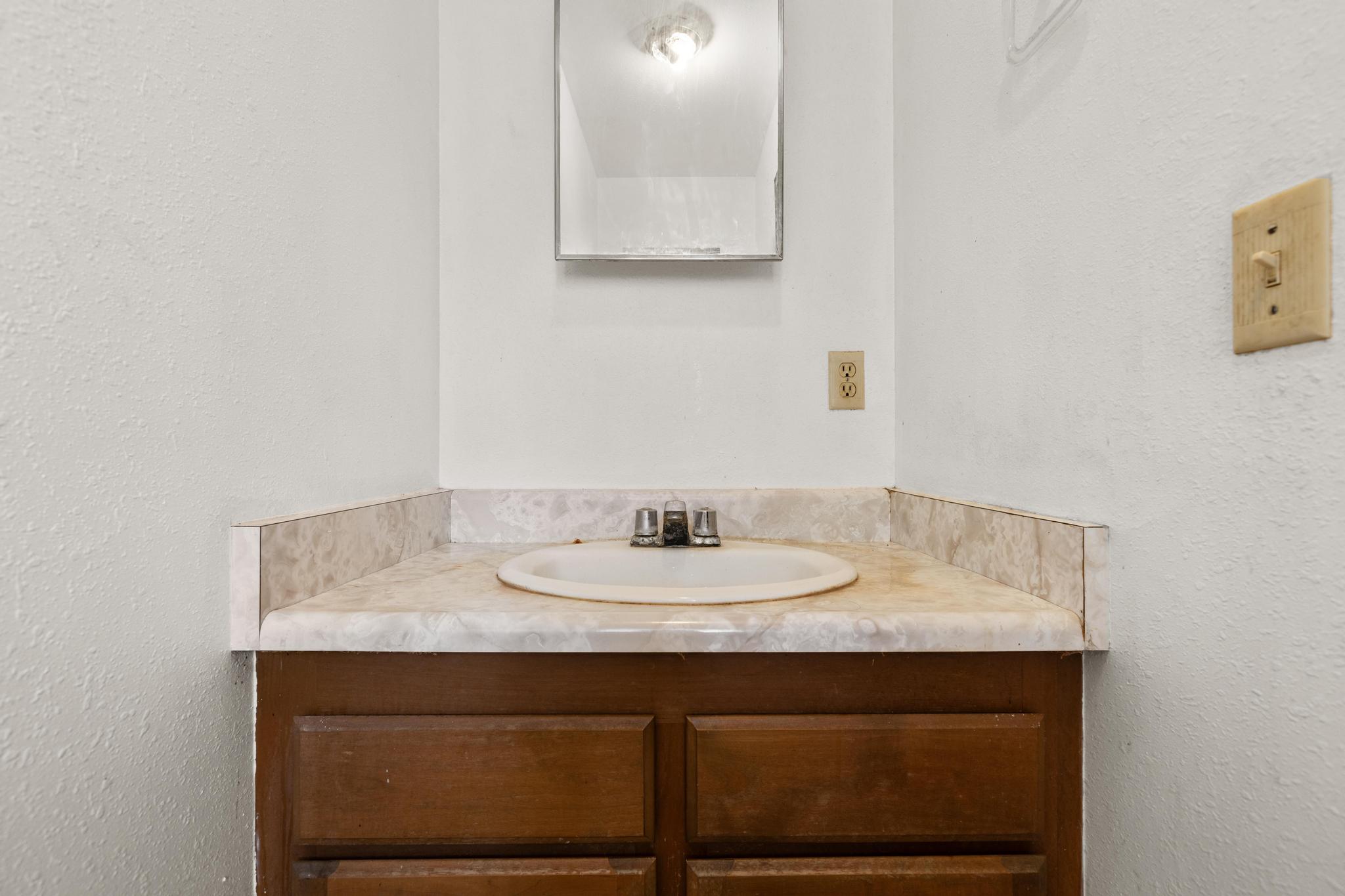 54-382 Union Mill Road Kapaau, HI 96755 - Photo 19 of 28 a bathroom with a sink and a mirror