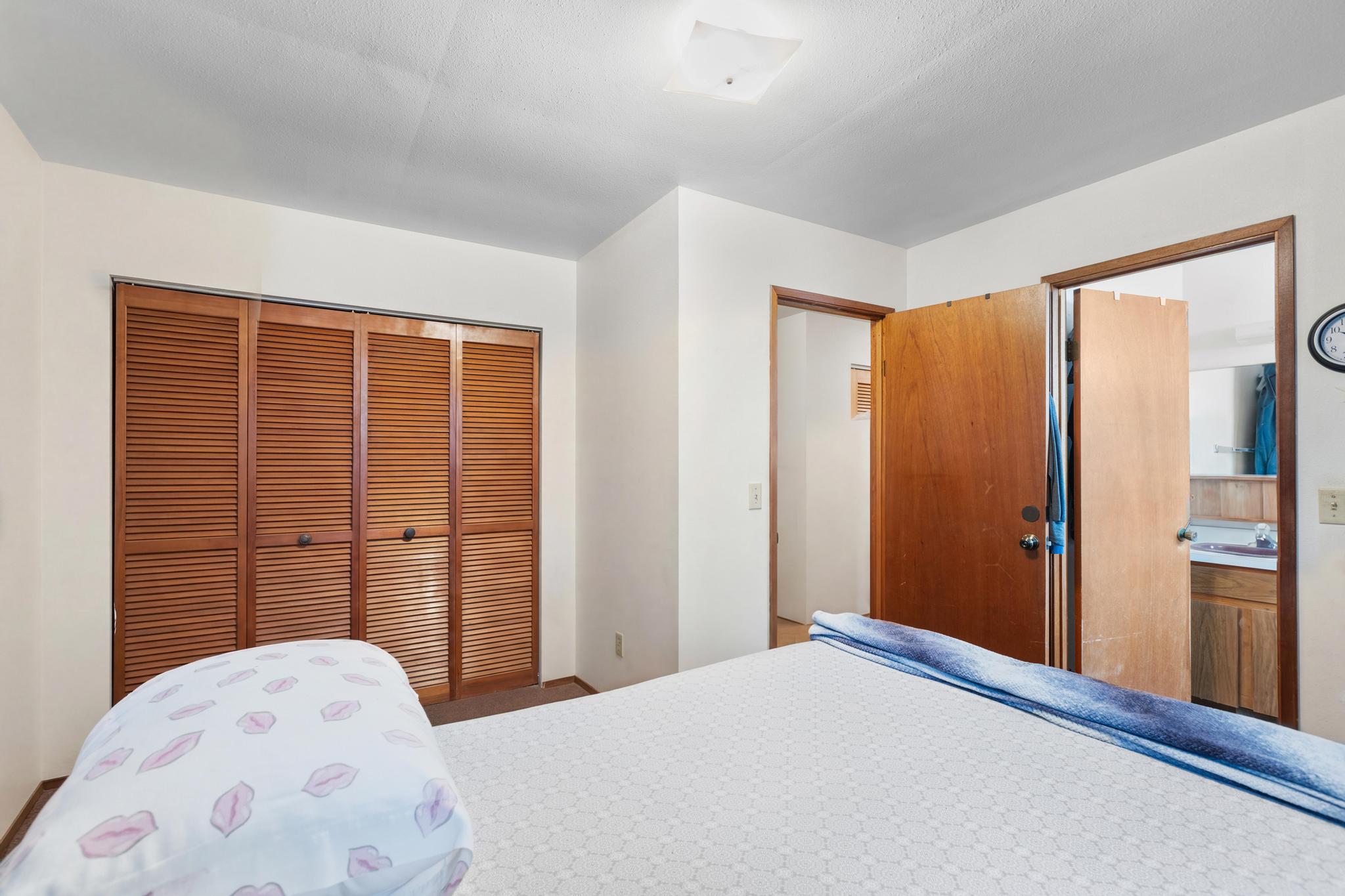 54-382 Union Mill Road Kapaau, HI 96755 - Photo 7 of 28 a bedroom with a large bed and a large window