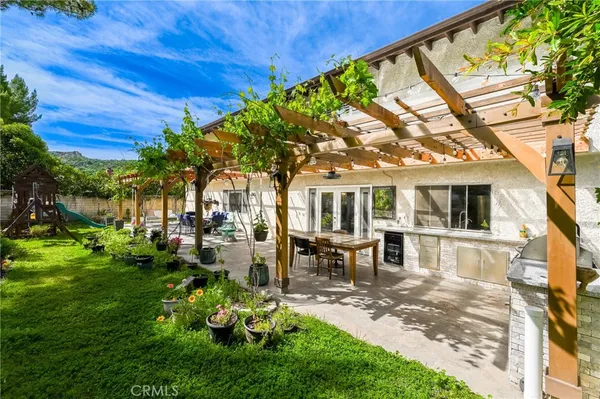 $4,995 | 24668 Ebelden Avenue, Newhall, CA 91321