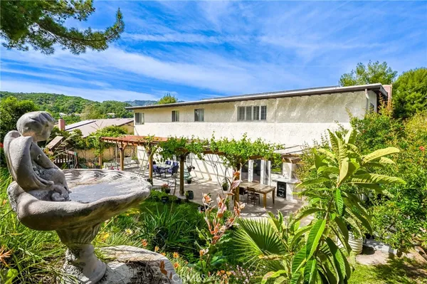 $4,995 | 24668 Ebelden Avenue, Newhall, CA 91321