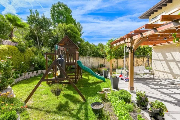 $4,995 | 24668 Ebelden Avenue, Newhall, CA 91321