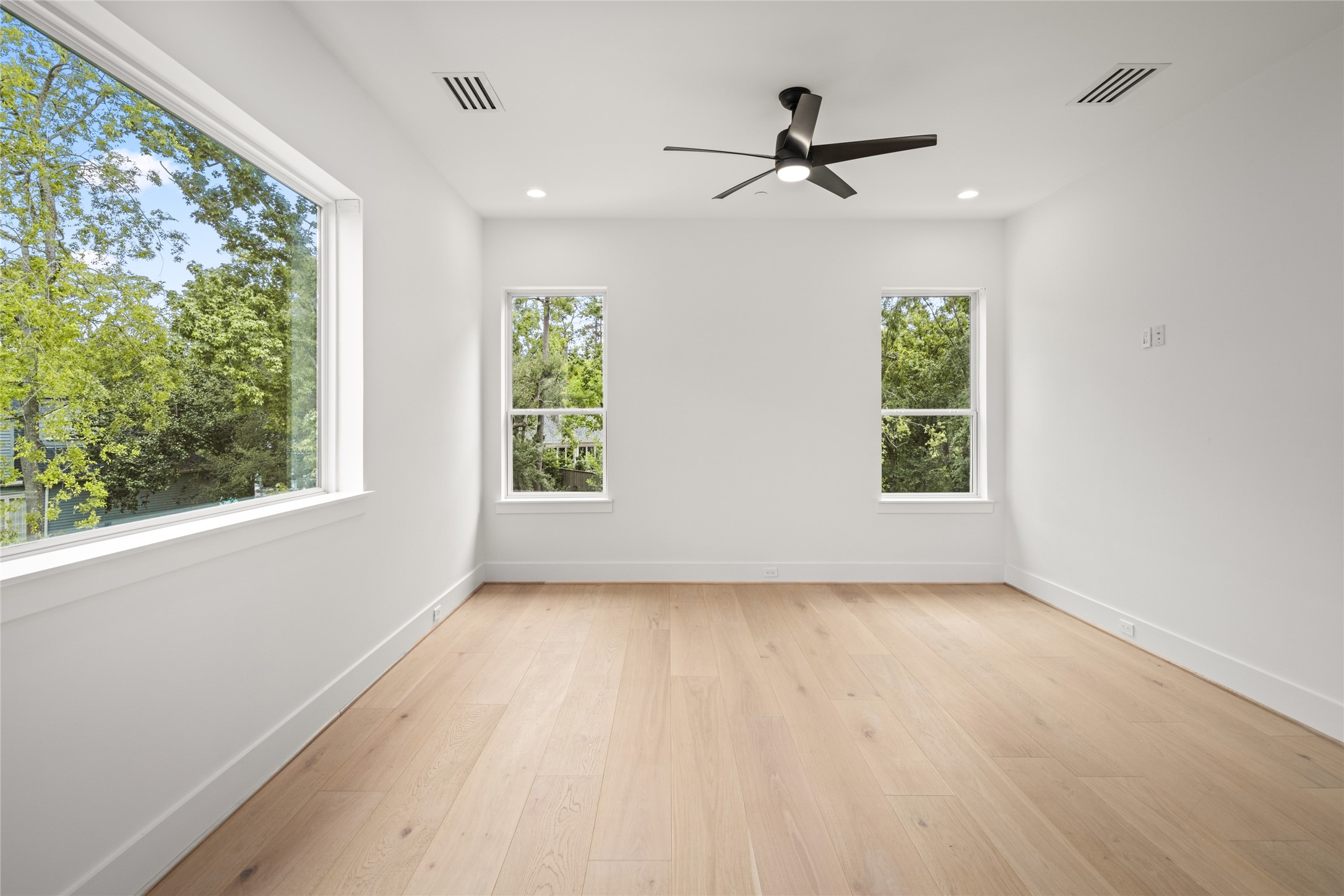 625 Piney Point Road Houston, TX 77024 - Photo 24 of 42 an empty room with windows and ceiling fan