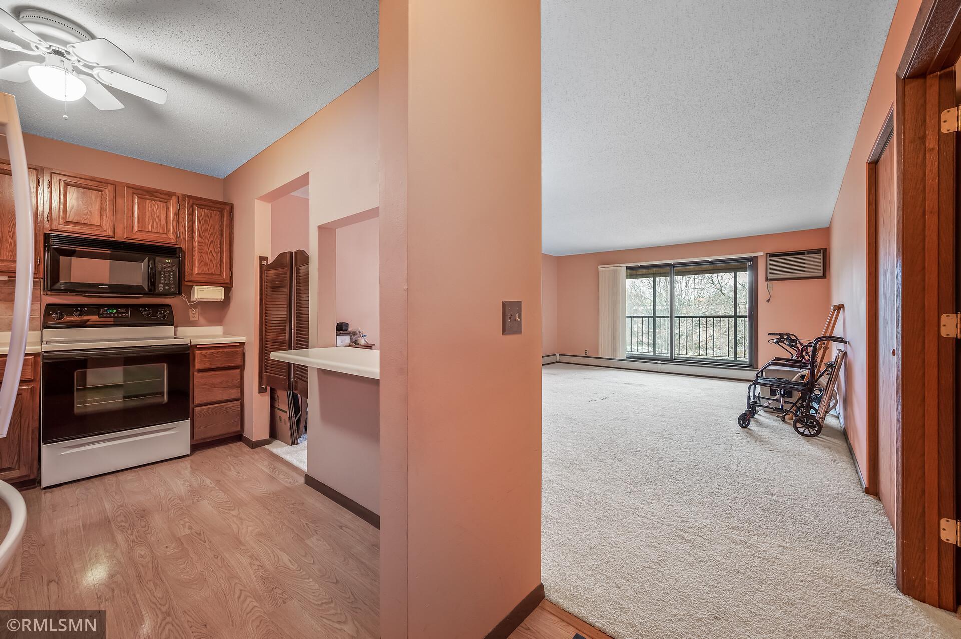 10451 Greenbrier Road, Unit 304 Minnetonka, MN 55305 - Photo 3 of 23 Gallery Image 3