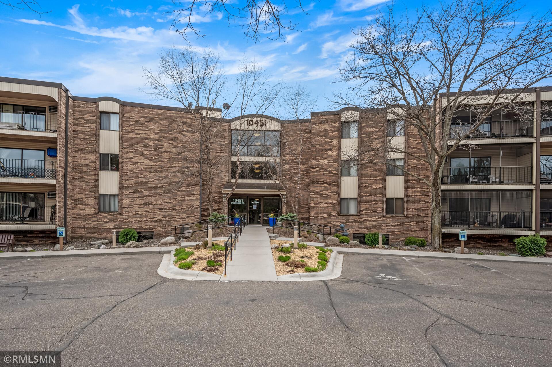 10451 Greenbrier Road, Unit 304 Minnetonka, MN 55305 - Photo 22 of 23 Gallery Image 22