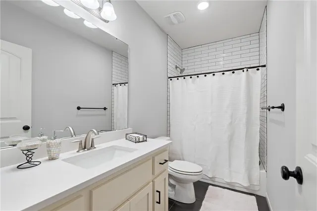 $550,000 | 3000 Southwest Arboridge Drive, Lee's Summit, MO 64082