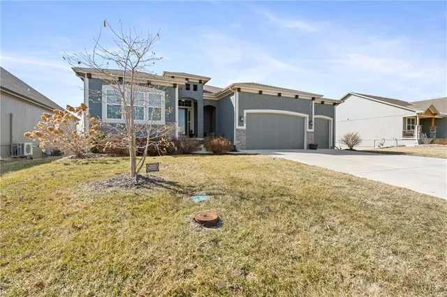 $550,000 | 3000 Southwest Arboridge Drive, Lee's Summit, MO 64082