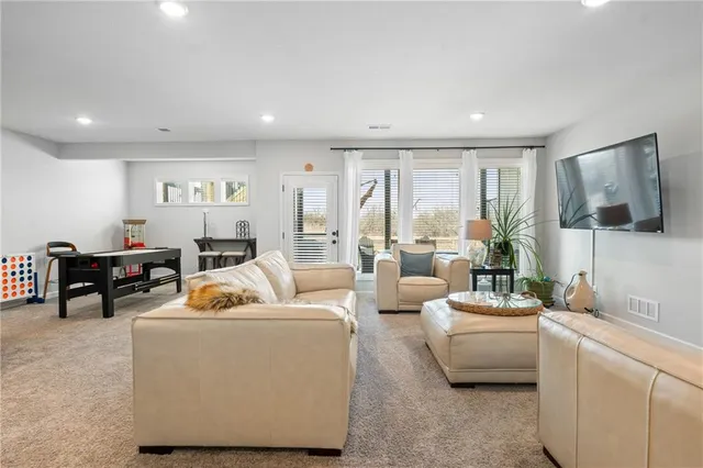 $550,000 | 3000 Southwest Arboridge Drive, Lee's Summit, MO 64082