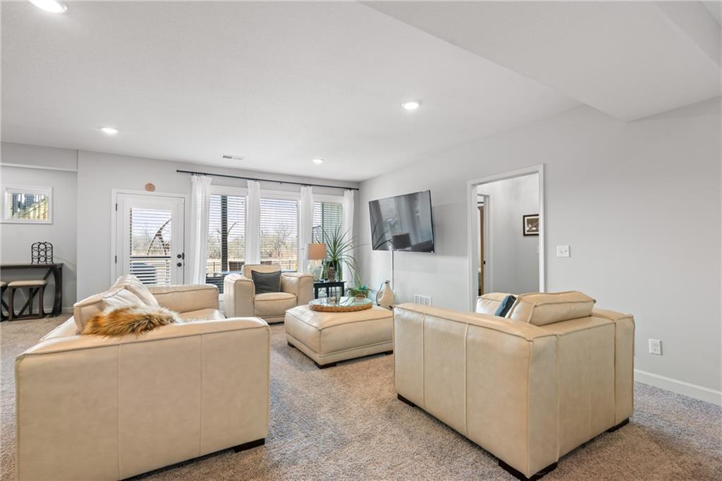 3000 Southwest Arboridge Drive Lee's Summit, MO 64082 - Photo 21 of 29