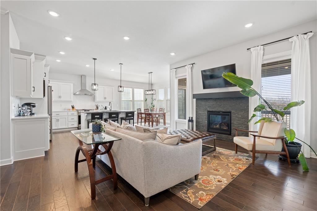 3000 Southwest Arboridge Drive Lee's Summit, MO 64082 - Photo 5 of 29