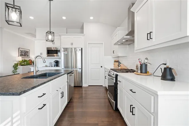 $550,000 | 3000 Southwest Arboridge Drive, Lee's Summit, MO 64082