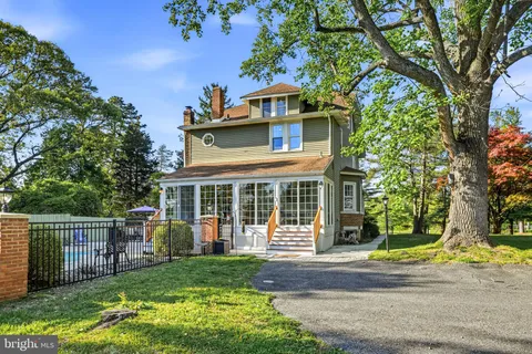 $699,000 | 267 West White Horse Pike, Berlin, NJ 08009