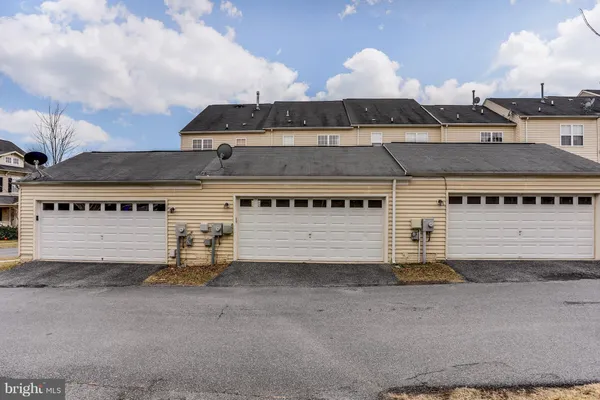 $2,950 | 23703 Clarksmeade Drive, Clarksburg, MD 20871