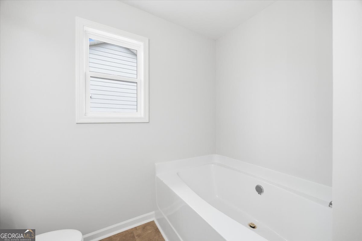 5 Morningside Court Thomaston, GA 30286 - Photo 15 of 26 a bathroom with a bathtub