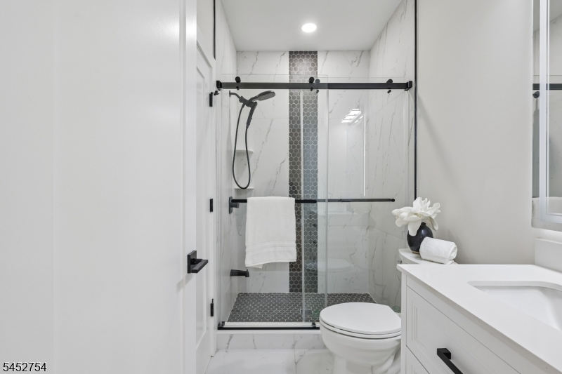 318 Halsey Road Parsippany, NJ 07054 - Photo 17 of 48 Gallery Image 17