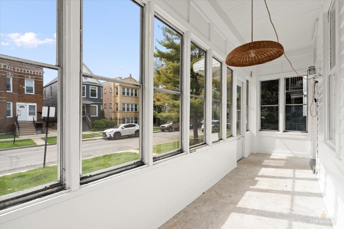 2617 North Springfield Avenue Chicago, IL 60647 - Photo 5 of 37