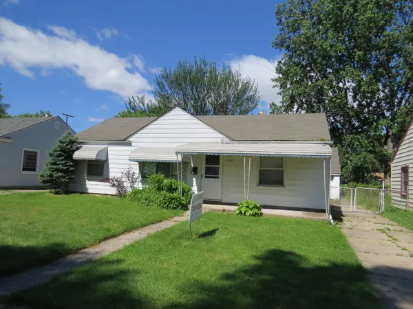 $130,000 | 26307 Woodmont Street, Roseville, MI 48066