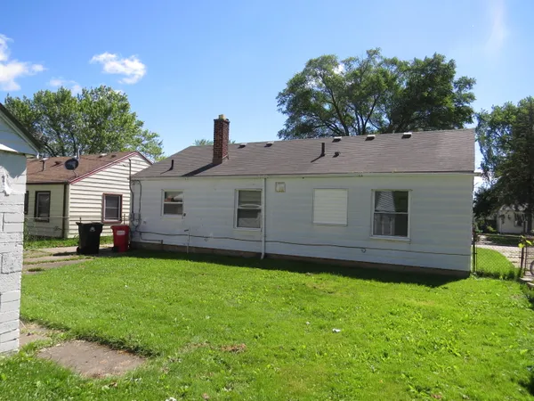 $130,000 | 26307 Woodmont Street, Roseville, MI 48066